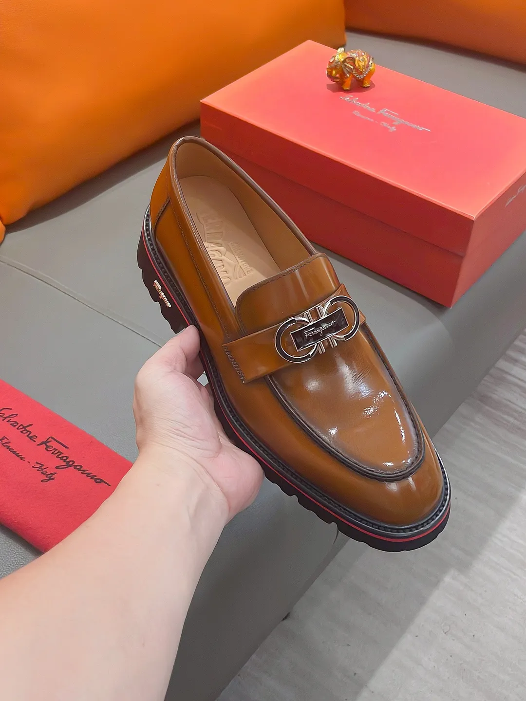 Men's shoes FERRAGAMO "Ferragamo" P540 Regular size: 39-44 (38, 45, 46, 47 customized) (suit shoes) Product materials: Selected first-layer cowhide upper, imported sheepskin lining; original outsole.